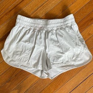 Lululemon Tracker Shorts 4” White Size 10 Athletic Activewear